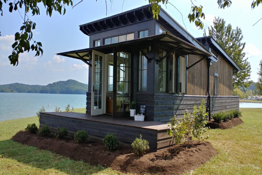 Discover Lakeside Tiny Homes by Clayton Top 10 Awesome Designer Cottages