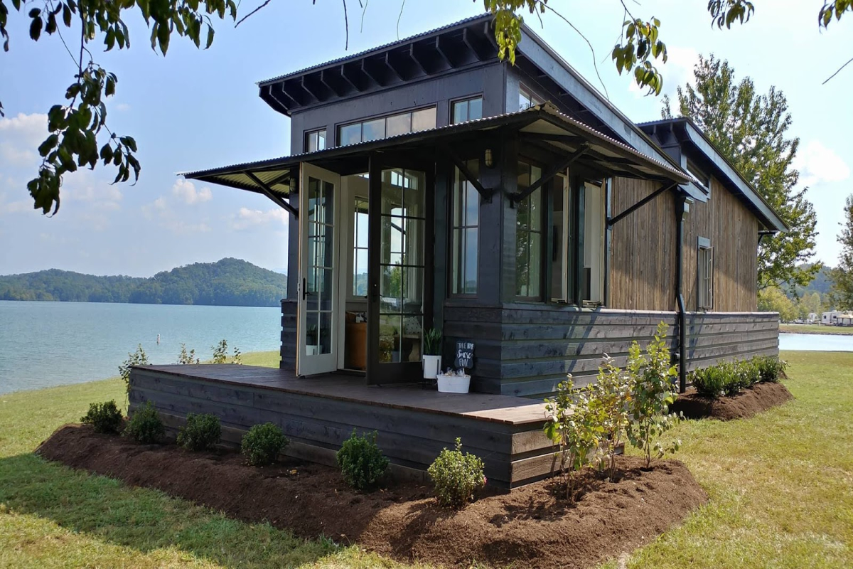 Discover Lakeside Tiny Homes by Clayton | Top 10 Awesome Designer Cottages